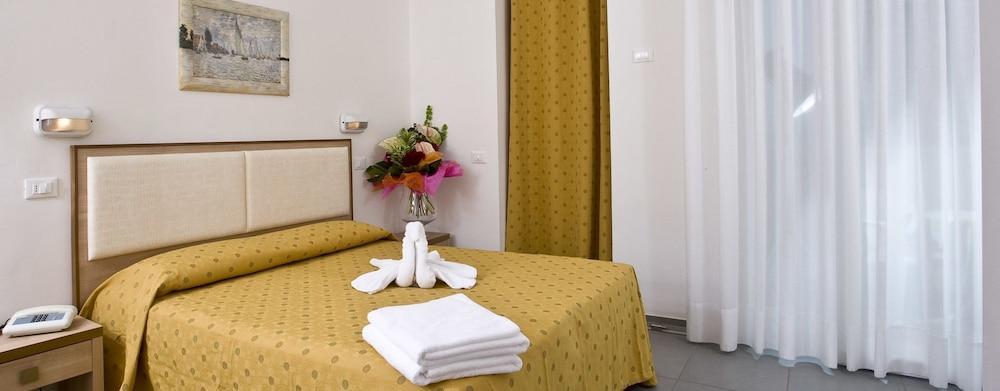 Hotel Nautilus Cattolica Exterior photo