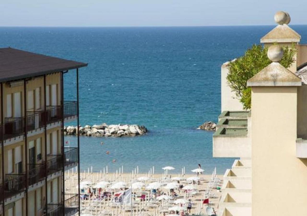 Hotel Nautilus Cattolica Exterior photo